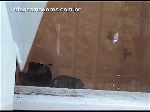 ❤️ Home excitat mirant la seva xicota amb un altre noi, gravant un vídeo de merda sense molestar la parella ❌ Vídeo de sexe a nosaltres ☑