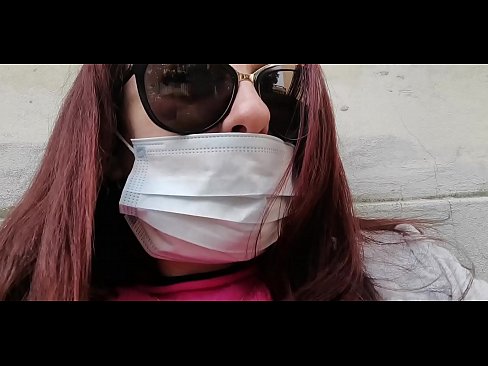 ❤️ Nicoletta es venja del seu veí i fa pipí al seu garatge (Quarentena italiana especial Covid19) ❌ Vídeo de sexe a nosaltres ☑