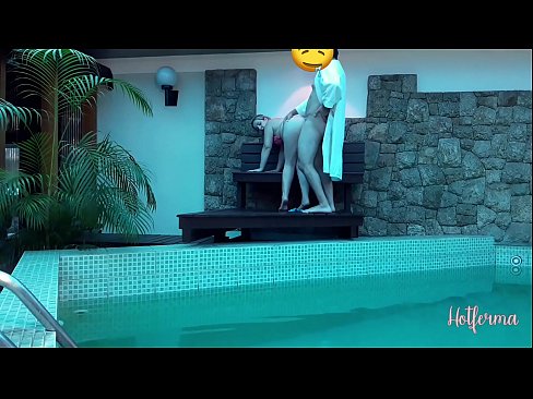 ❤️ El cap convida la criada a la piscina, però no va poder resistir-se a una calor ❌ Vídeo de sexe a nosaltres ☑