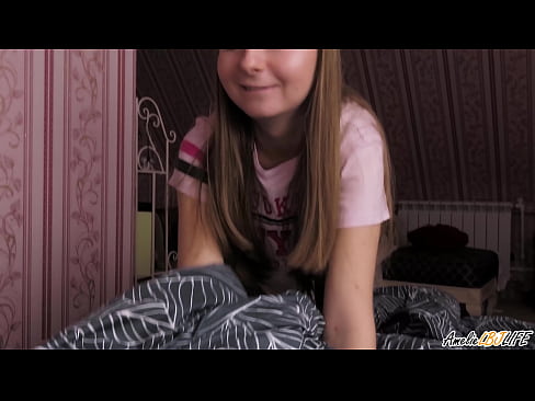 ❤️ Blondie xucla profundament la seva millor amiga i es fa semen a la boca ❌ Vídeo de sexe a nosaltres ☑