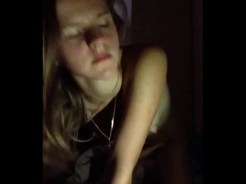 ❤️ Una noia es masturba i corre ❌ Vídeo de sexe a nosaltres ☑
